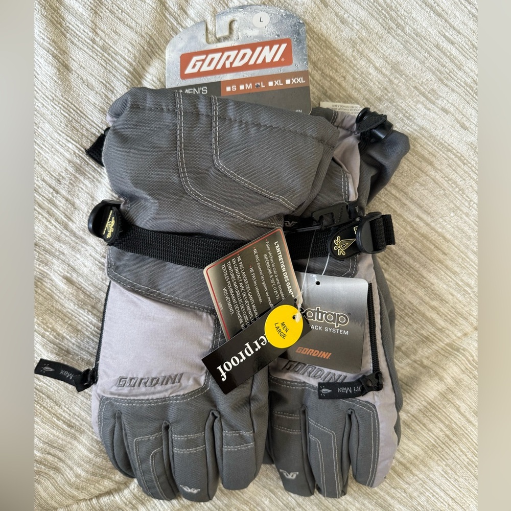 Men's Gray Gloves